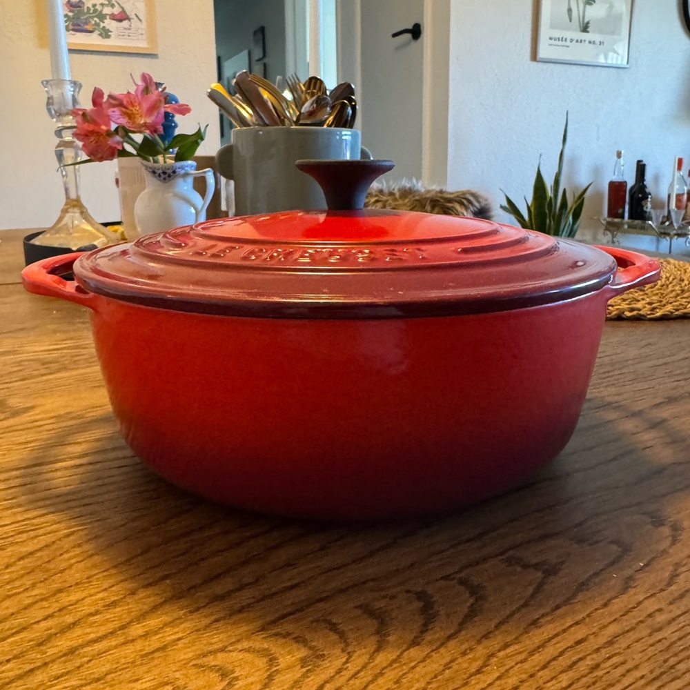 Le Creuset 2.75 Quary Dutch Oven - Cerise 🍒
